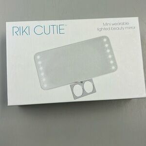 Riki Cutie Mini Wearable Mirror